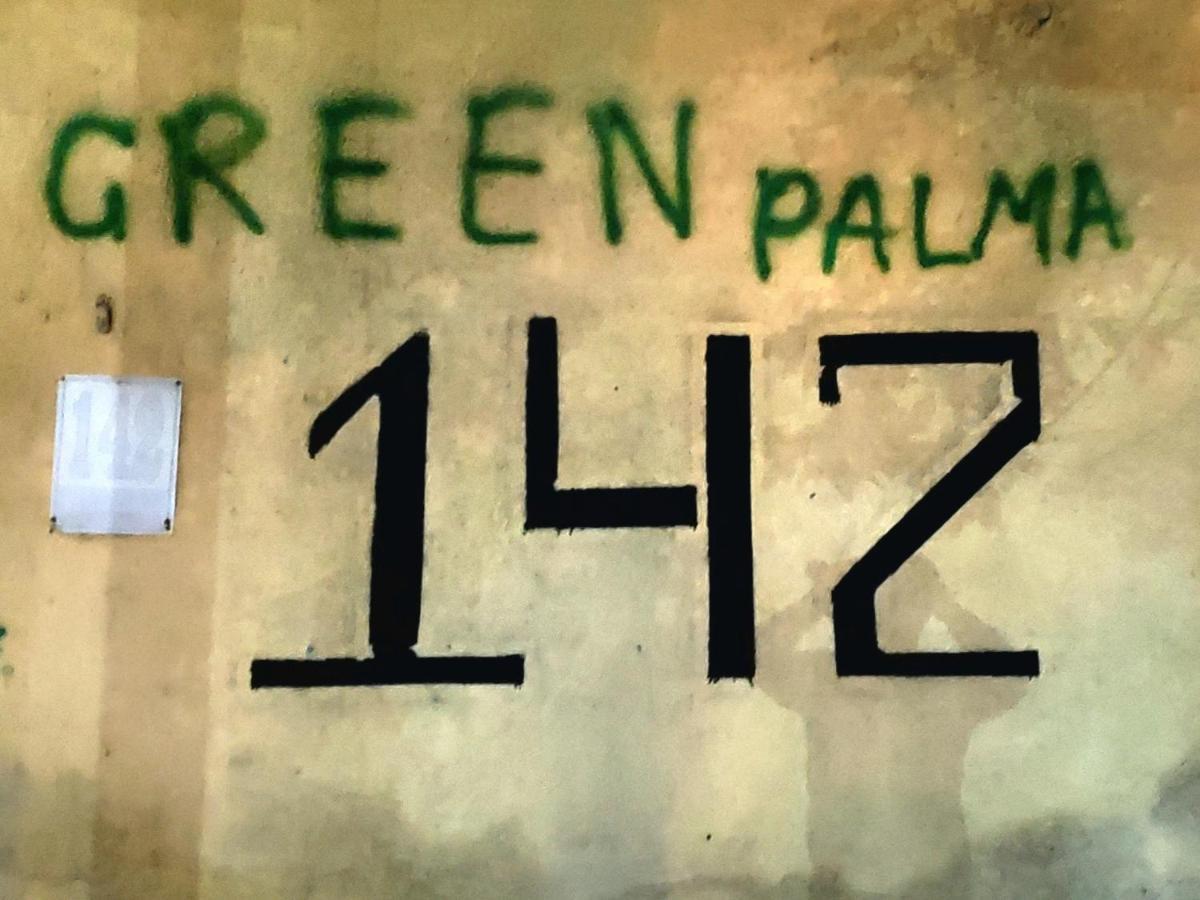 Green Palma Kutaisi Bagian luar foto